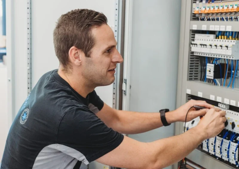 Elektromonteur Binnen-/Buitendienst