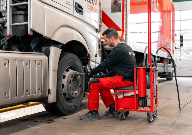 Truckbandenmonteur